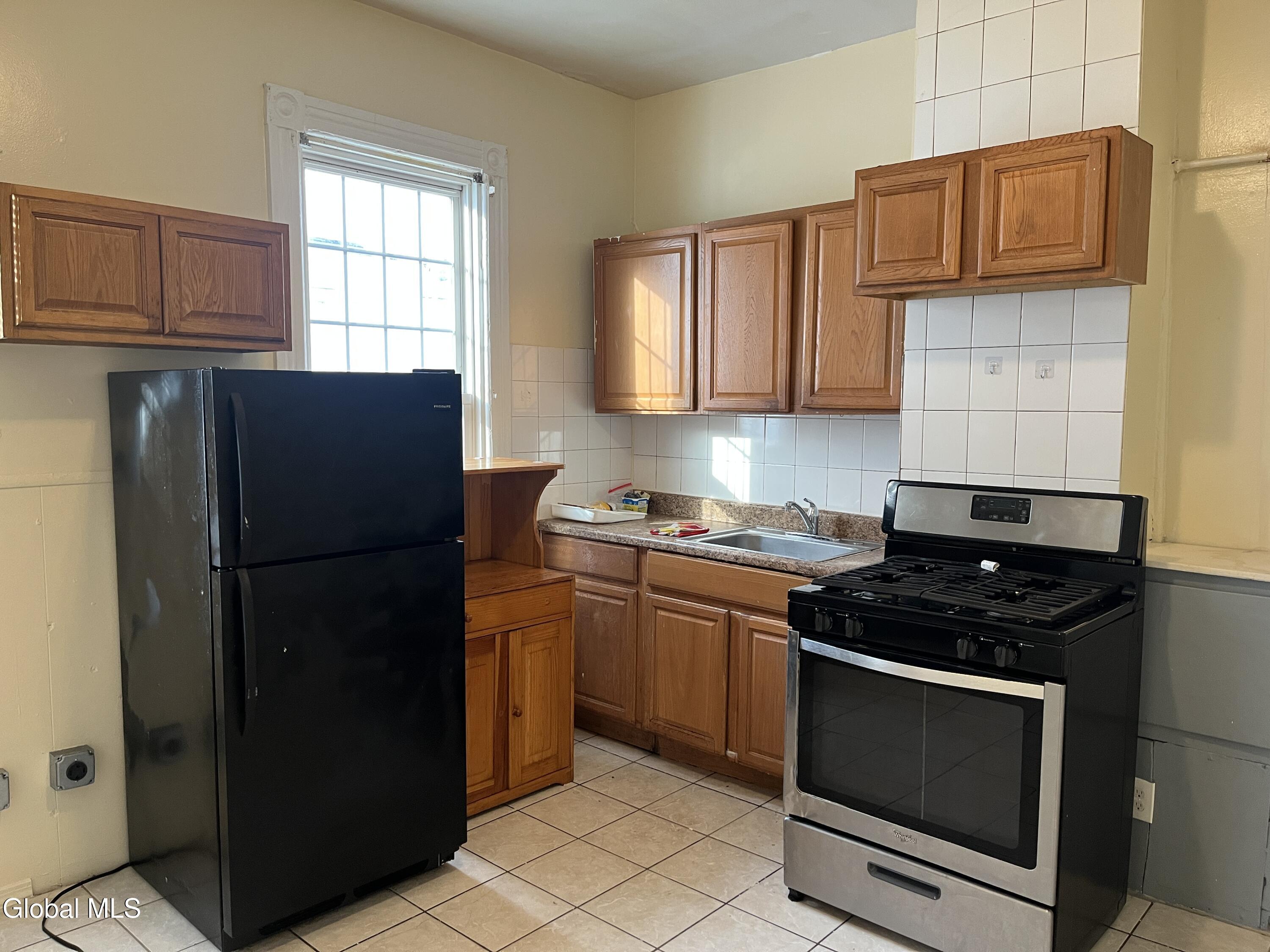 748 Eastern Avenue Schenectady, NY 12308 - Photo 9 of 34 IMG_0414