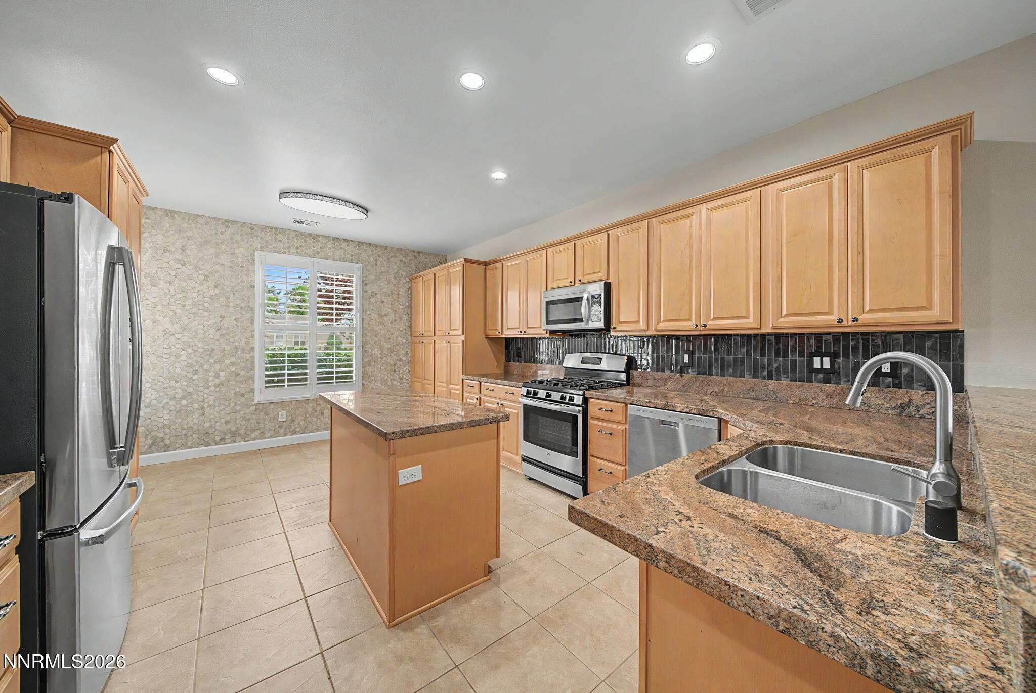 10490 Chadwell Drive Reno, NV 89521 - Photo 10 of 44 10-Kitchen