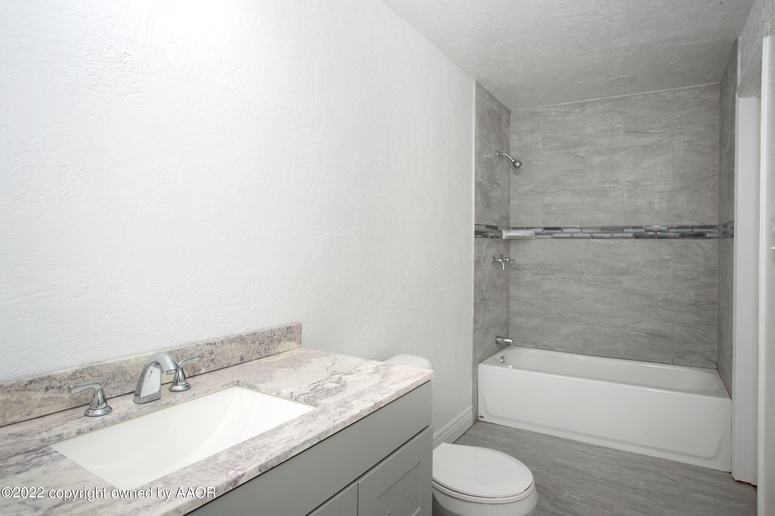 2710 Ridgemere Boulevard Amarillo, TX 79107 - Photo 13 of 20 Bathroom - View 1