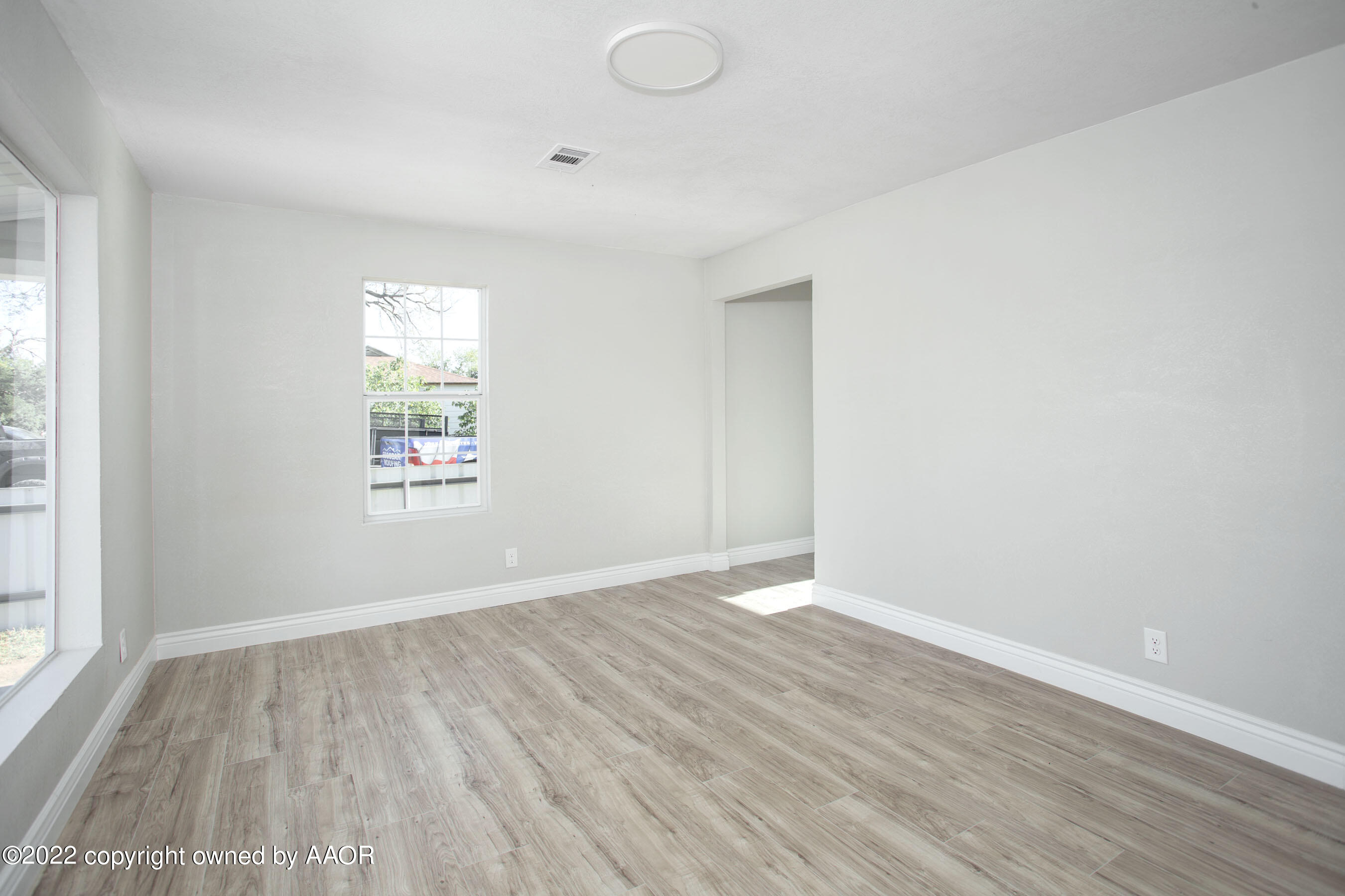 2710 Ridgemere Boulevard Amarillo, TX 79107 - Photo 4 of 20 Living Room - View 3