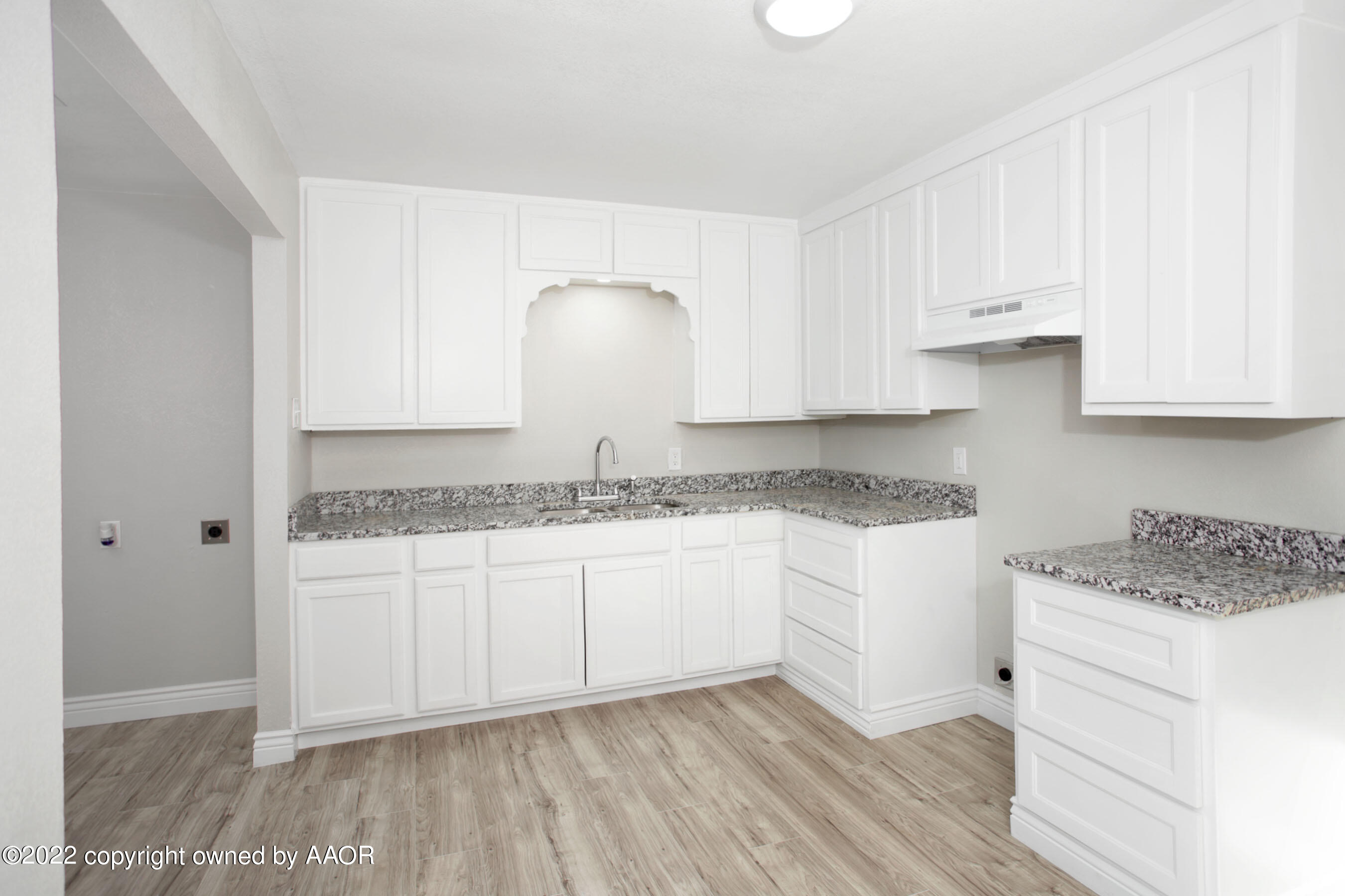 2710 Ridgemere Boulevard Amarillo, TX 79107 - Photo 6 of 20 Kitchen - View 2