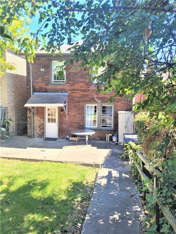 263 Robinson Street Pittsburgh, PA 15213 - Photo 19 of 21 a view of a house with backyard and sitting area