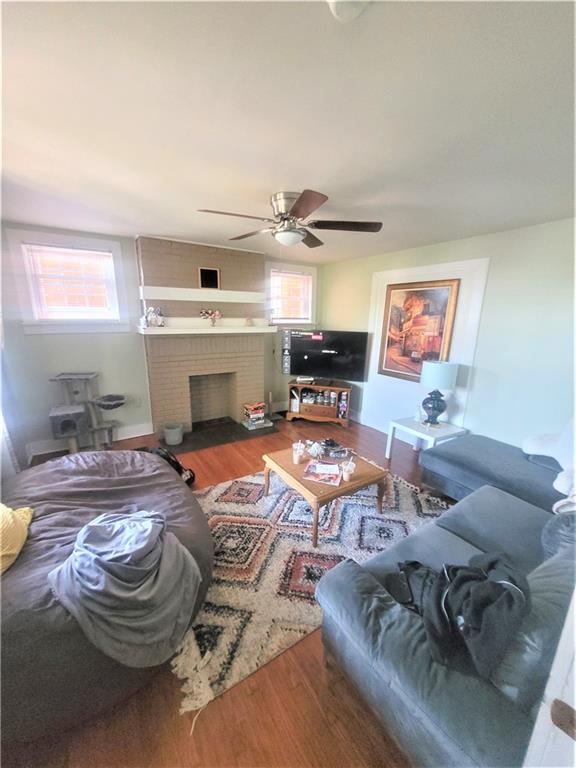 263 Robinson Street Pittsburgh, PA 15213 - Photo 3 of 21 a living room with furniture and a fireplace