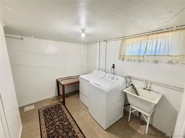 $2,495 | 1320 Holly Street, Denver, CO 80220