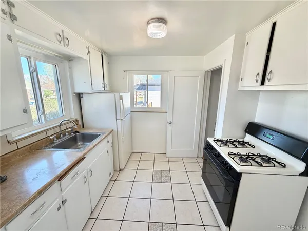 $2,495 | 1320 Holly Street, Denver, CO 80220