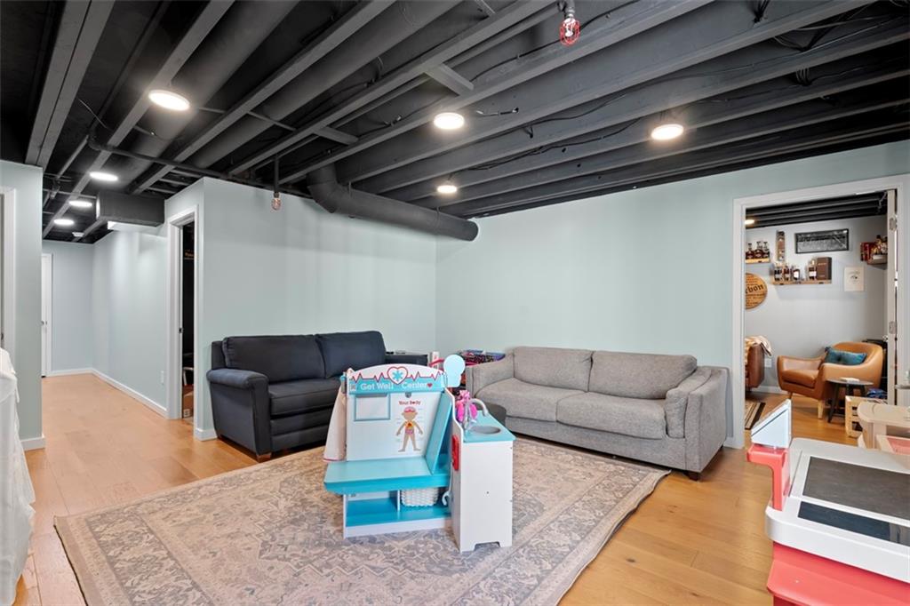 2284 Flint Drive Washington, PA 15301 - Photo 23 of 28 a living room with furniture and a couch