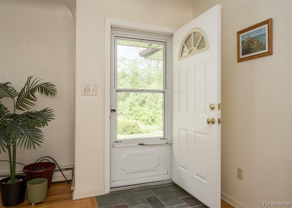5871 Brewster Road Rochester, MI 48306 - Photo 16 of 50