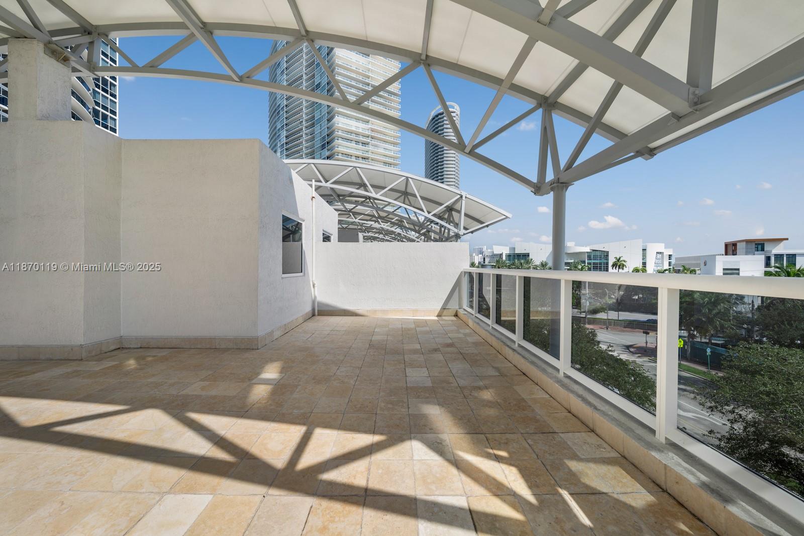 400 Alton Road, Unit TH1A Miami Beach, FL 33139 - Photo 30 of 45 a view of a balcony