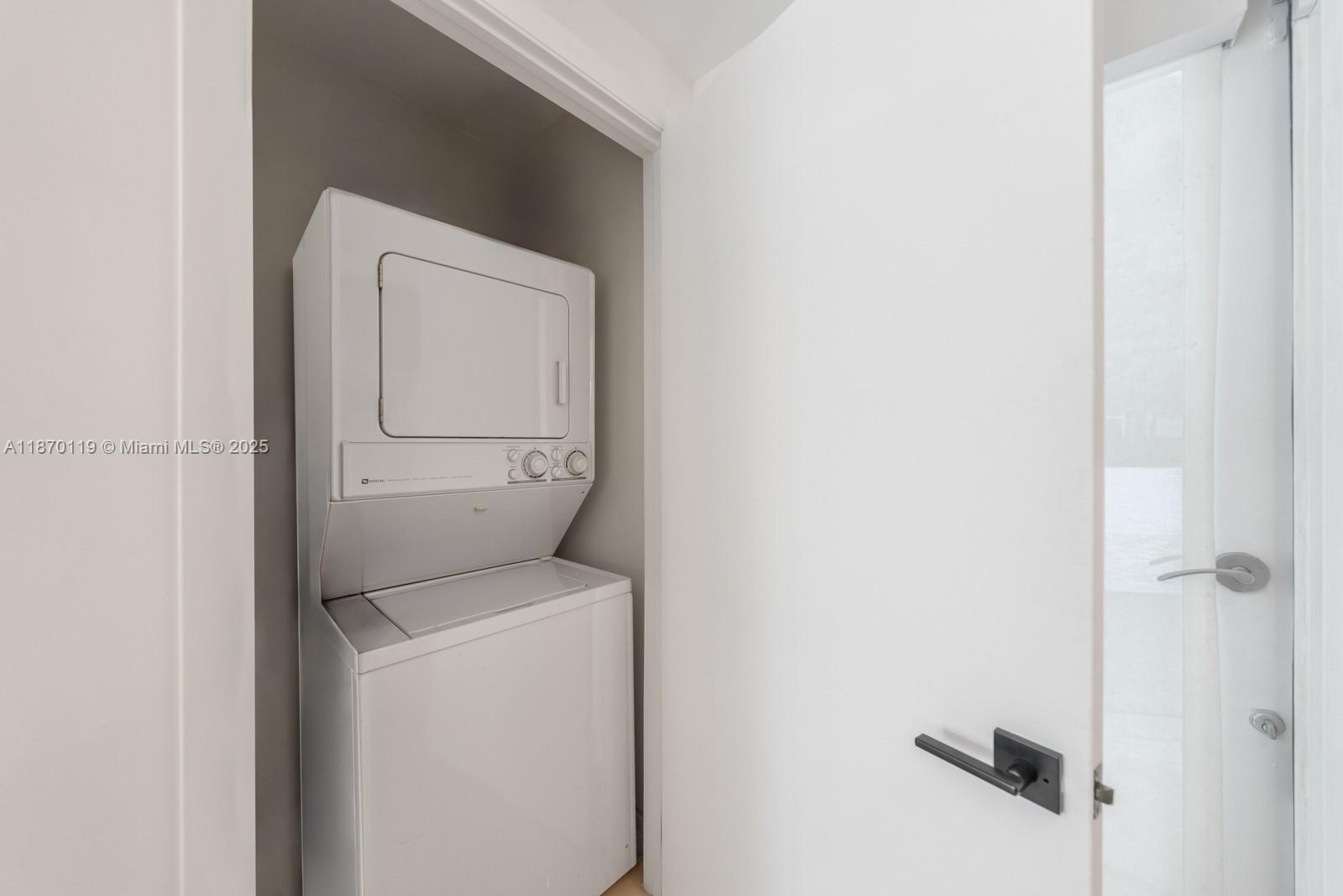 400 Alton Road, Unit TH1A Miami Beach, FL 33139 - Photo 34 of 45 a utility room with dryer and washer