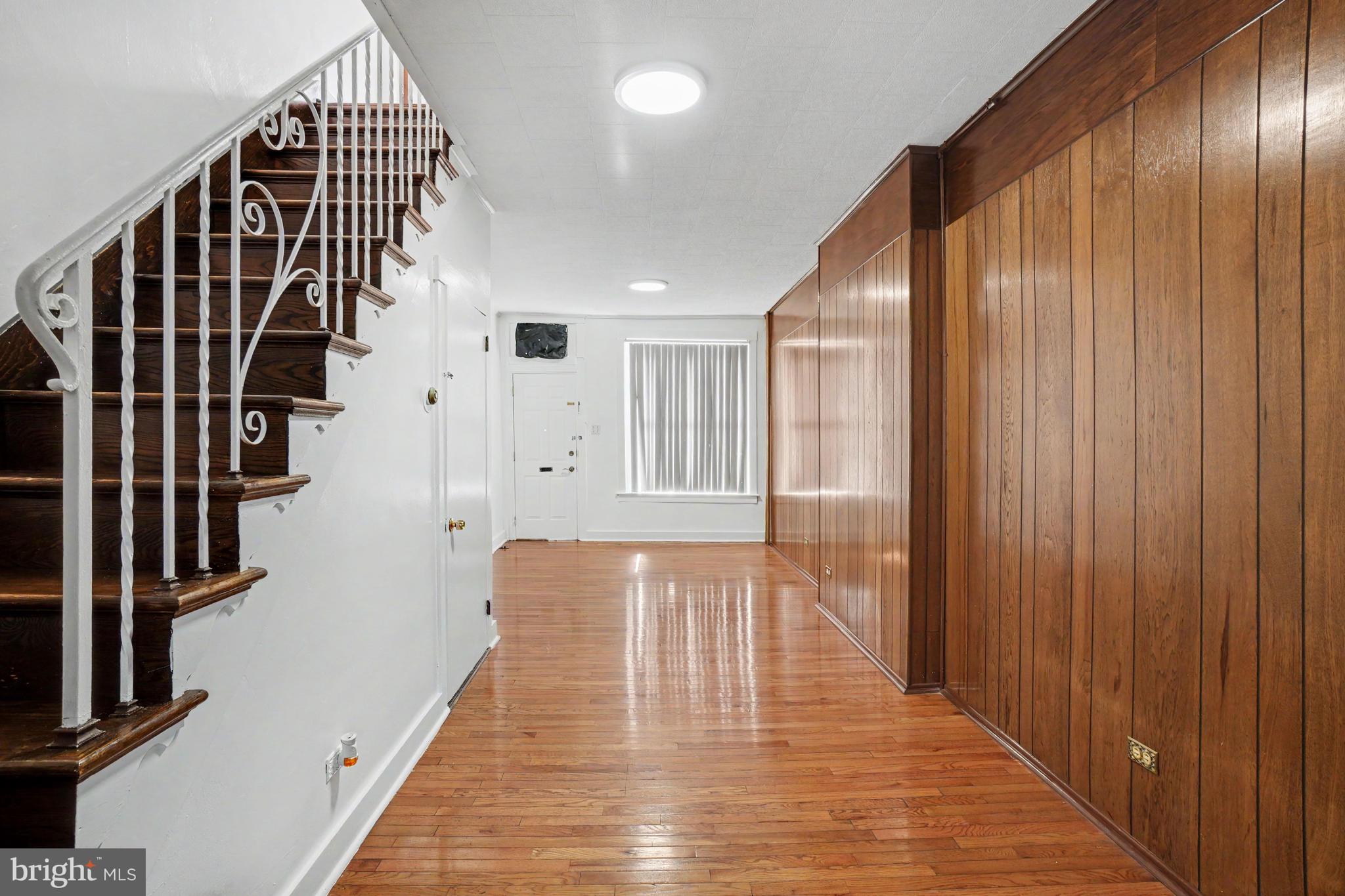 546 Locust Street Reading, PA 19604 - Photo 5 of 31