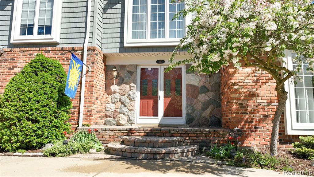 1382 Springwood Lane Rochester Hills, MI 48309 - Photo 4 of 51
