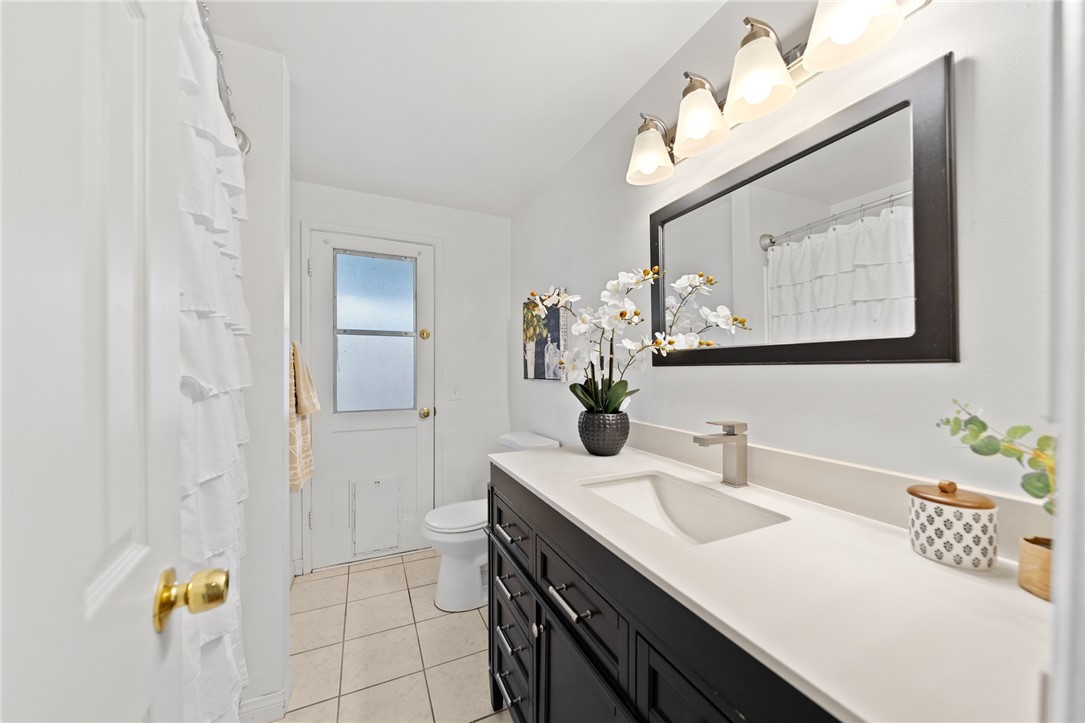 6090 Meadowbrook Lane Riverside, CA 92504 - Photo 26 of 37 Hall bathroom