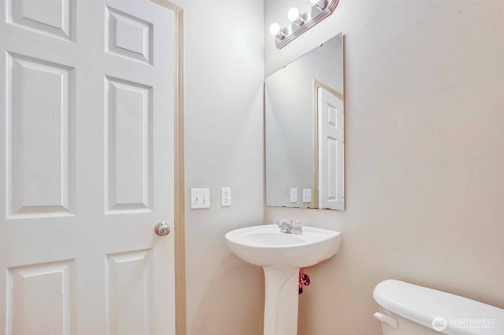 2426 Stafford Way Bothell, WA 98012 - Photo 9 of 40