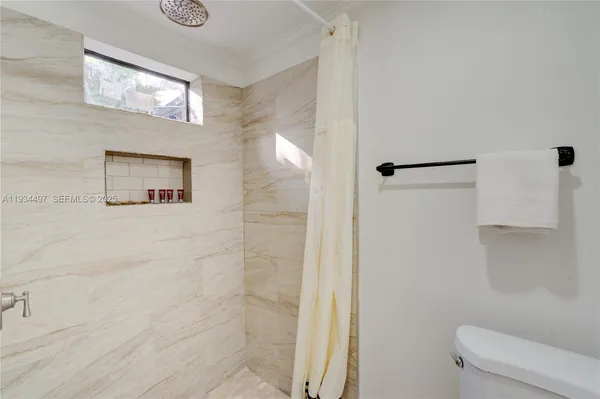 $1,500 | 347 Northeast 110th Street, Miami, FL 33161