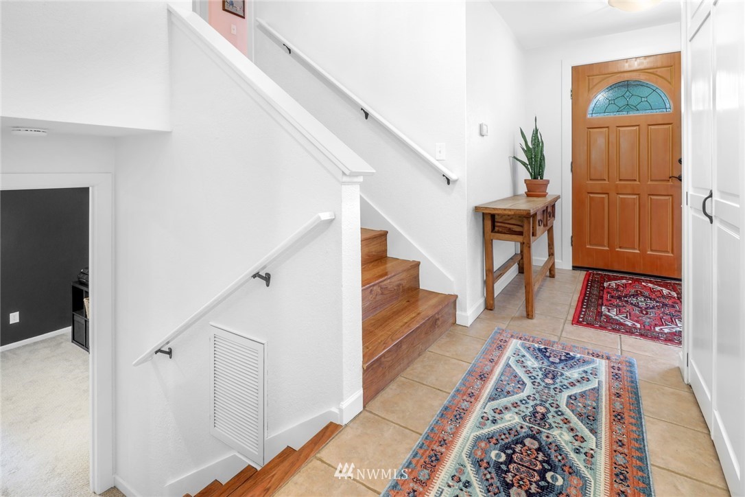 3853 Magrath Road Bellingham, WA 98226 - Photo 16 of 40 a view of an entryway with wooden floor