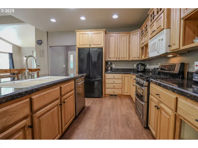 $474,900 | 356 Wild Fern Drive, Winchester, OR 97495