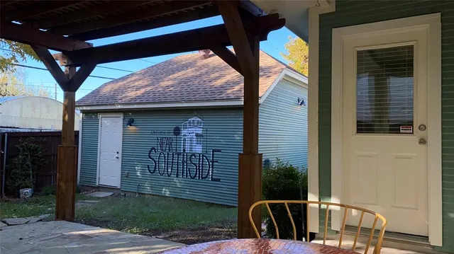 a view of back yard of the house