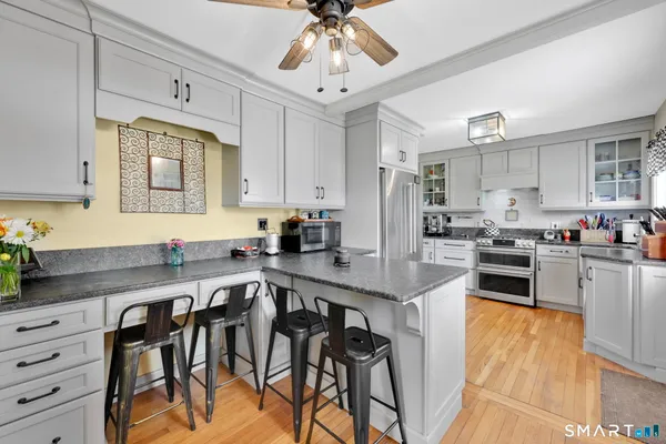 $579,900 | 1732 Main Street, Glastonbury, CT 06033