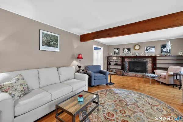 $579,900 | 1732 Main Street, Glastonbury, CT 06033