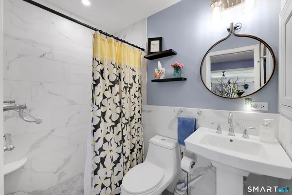 $579,900 | 1732 Main Street, Glastonbury, CT 06033