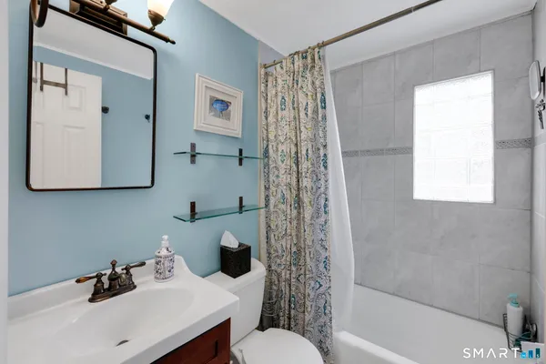 $579,900 | 1732 Main Street, Glastonbury, CT 06033