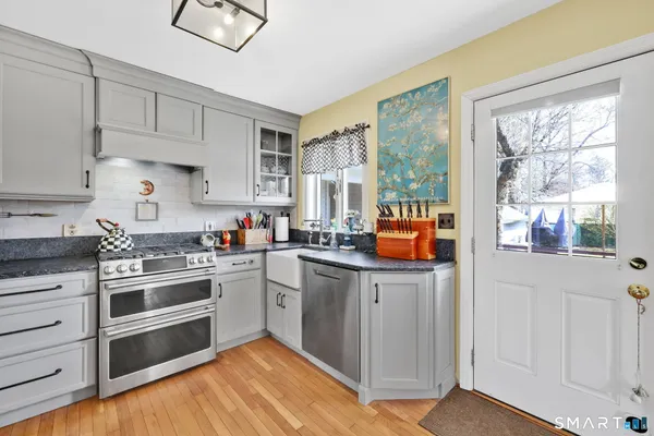 $579,900 | 1732 Main Street, Glastonbury, CT 06033