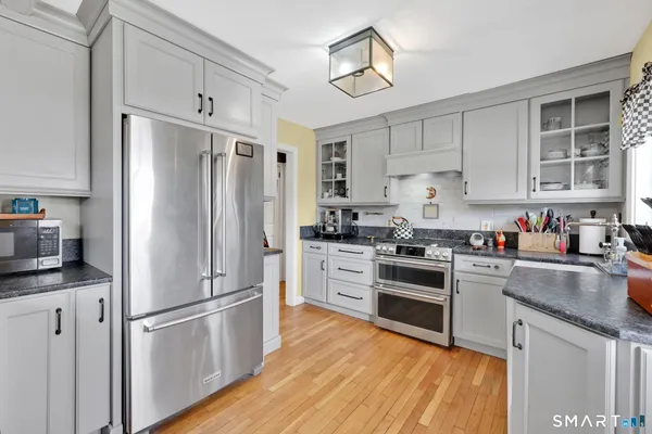 $579,900 | 1732 Main Street, Glastonbury, CT 06033