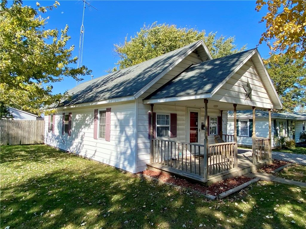 809 Southwest 3rd Street Casey, IL 62420 - Photo 1 of 13 Gallery Image 1