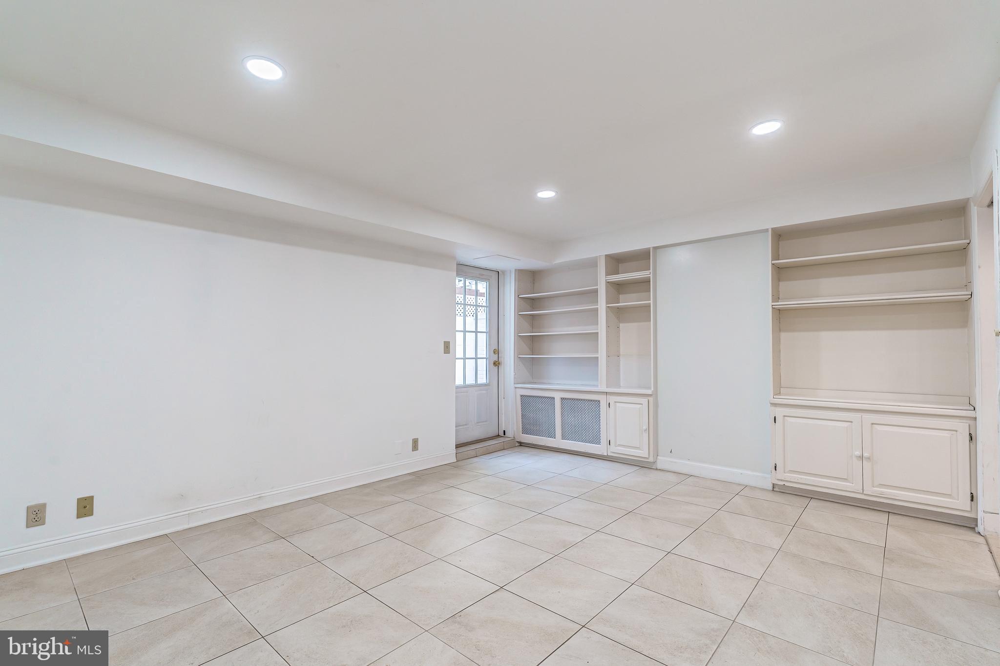4708 Reservoir Road Northwest Washington, DC 20007 - Photo 48 of 88 Family room