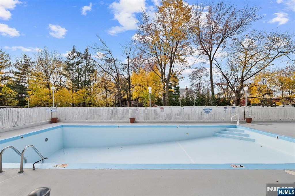277 Prospect Avenue, Unit 11H Hackensack, NJ 07601 - Photo 20 of 23 a view of bath tub