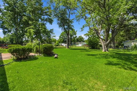 $174,900 | 1395 Redbird Drive, Florissant, MO 63031
