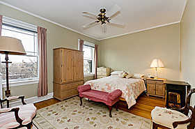 534 Sheridan Road, Unit 3A Evanston, IL 60202 - Photo 8 of 10 a bedroom with a bed dresser and a window