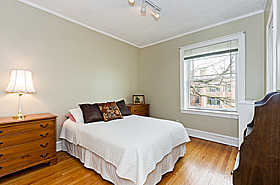 534 Sheridan Road, Unit 3A Evanston, IL 60202 - Photo 9 of 10 a bedroom with a bed and a window
