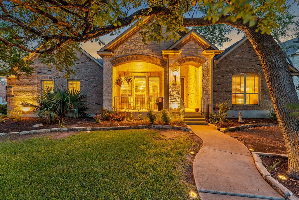 This well designed home offers a fantastic layout, with a handyman's dream of possibilities