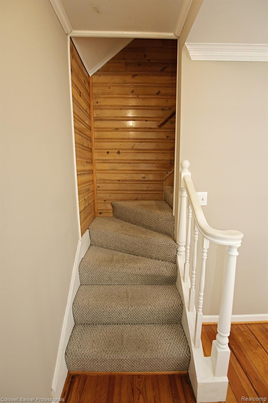 2696 Wakefield Road Berkley, MI 48072 - Photo 18 of 38 18) Upstairs.jpg