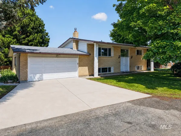 $849,900 | 2590 South Cloverdale Road, Boise, ID 83709
