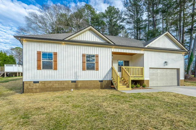 $299,900 | 206 Wheeler Avenue, Chickamauga, GA 30707