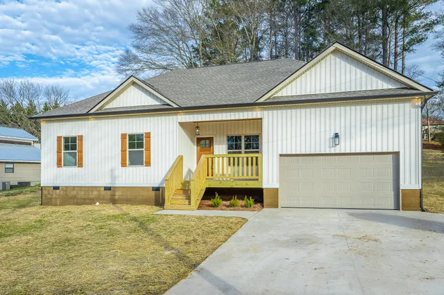 $299,900 | 206 Wheeler Avenue, Chickamauga, GA 30707
