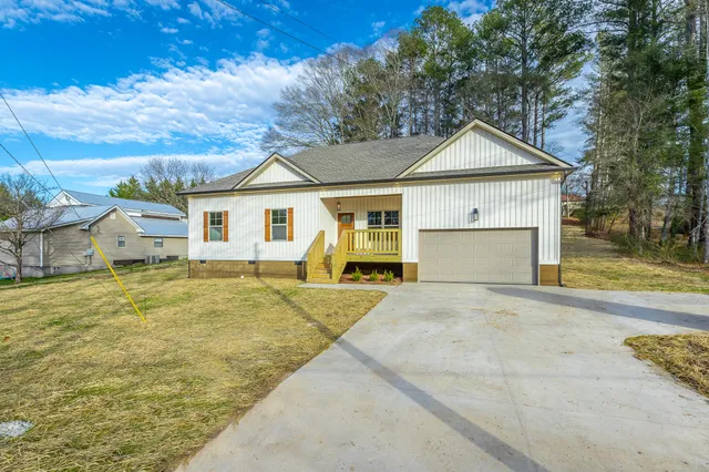 $299,900 | 206 Wheeler Avenue, Chickamauga, GA 30707