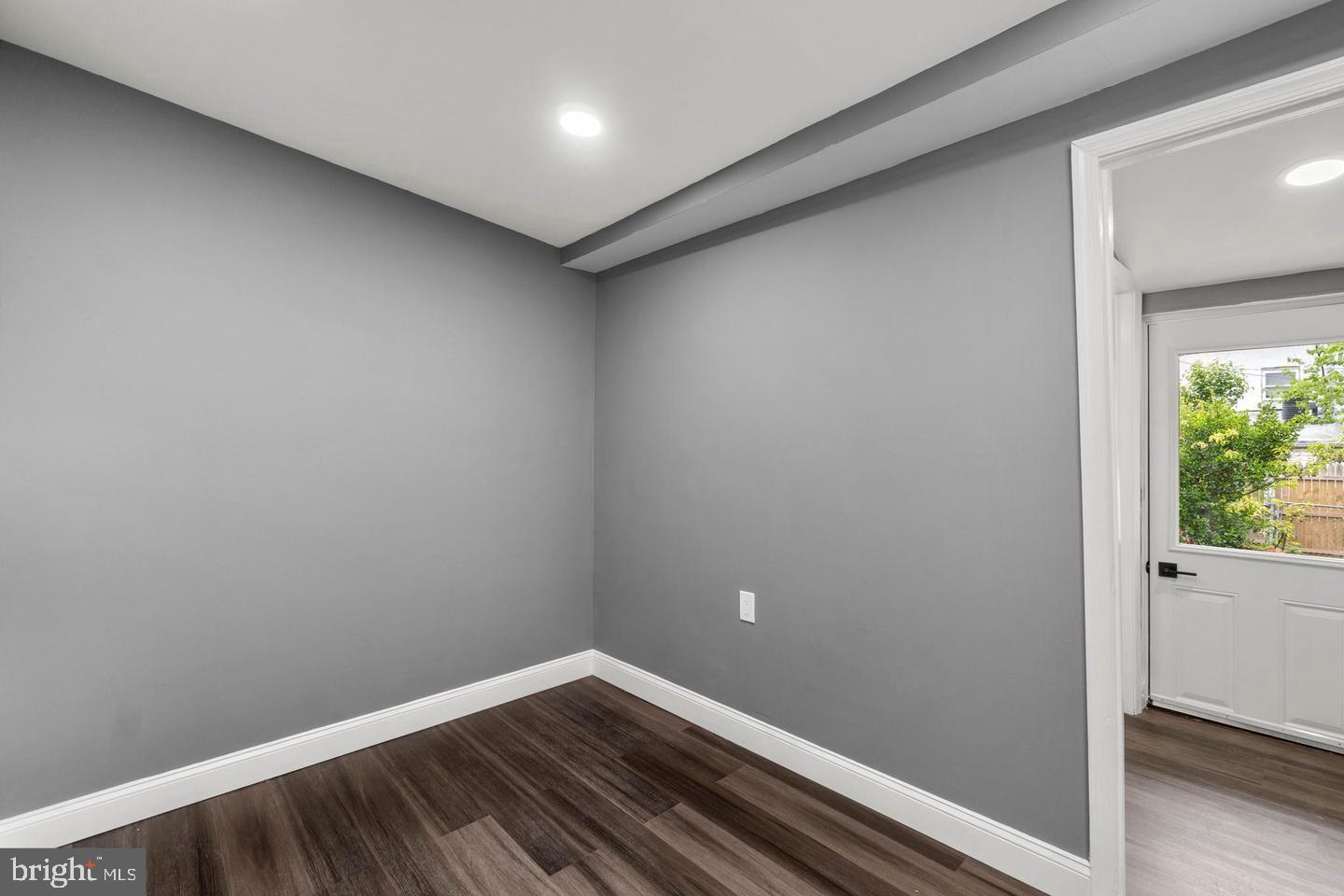 1524 Byrd Street Baltimore, MD 21230 - Photo 11 of 26 Main Level Office