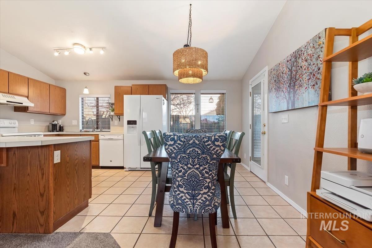 488 North Chambers Place Boise, ID 83706 - Photo 11 of 36