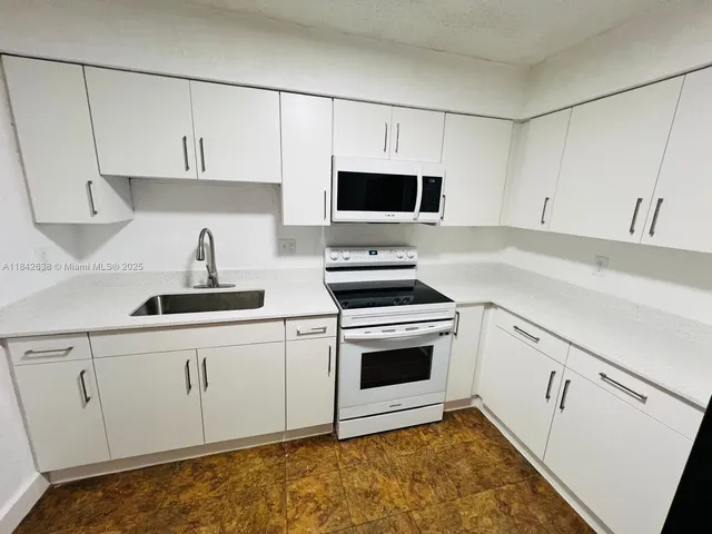 $270,000 | 2019 Colmar Avenue, Sebring, FL 33870