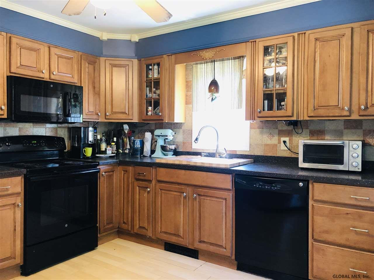 111 Gordon Road Rotterdam, NY 12306 - Photo 6 of 19 Photo 6