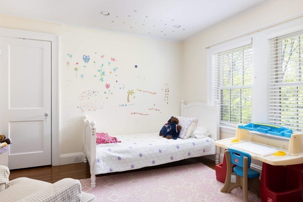 27 Laudholm Road Newton, MA 02458 - Photo 11 of 16