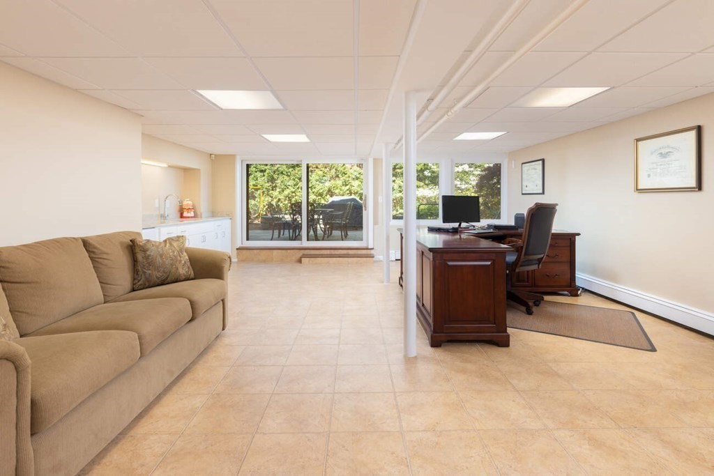 27 Laudholm Road Newton, MA 02458 - Photo 14 of 16