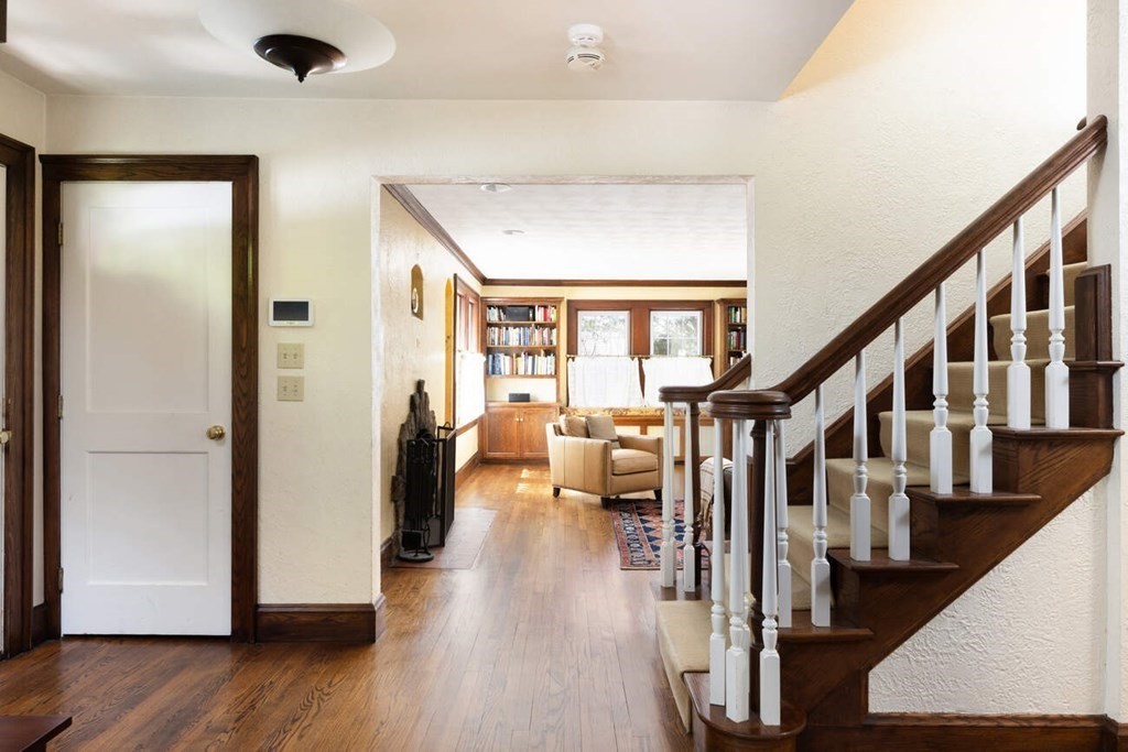 27 Laudholm Road Newton, MA 02458 - Photo 2 of 16