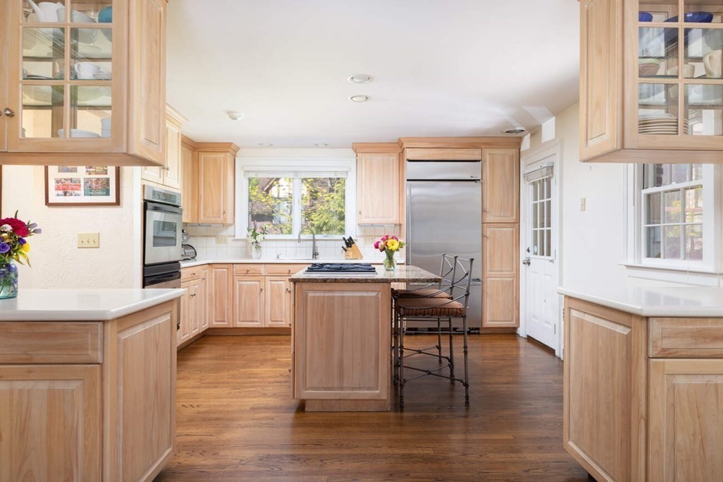 27 Laudholm Road Newton, MA 02458 - Photo 5 of 16