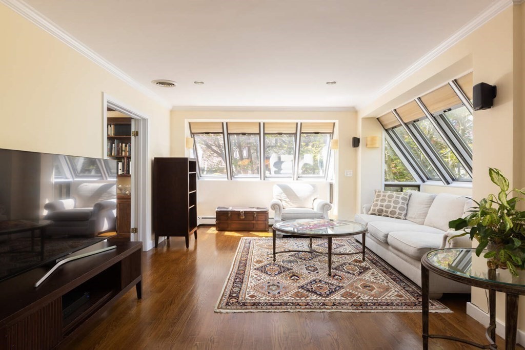 27 Laudholm Road Newton, MA 02458 - Photo 6 of 16