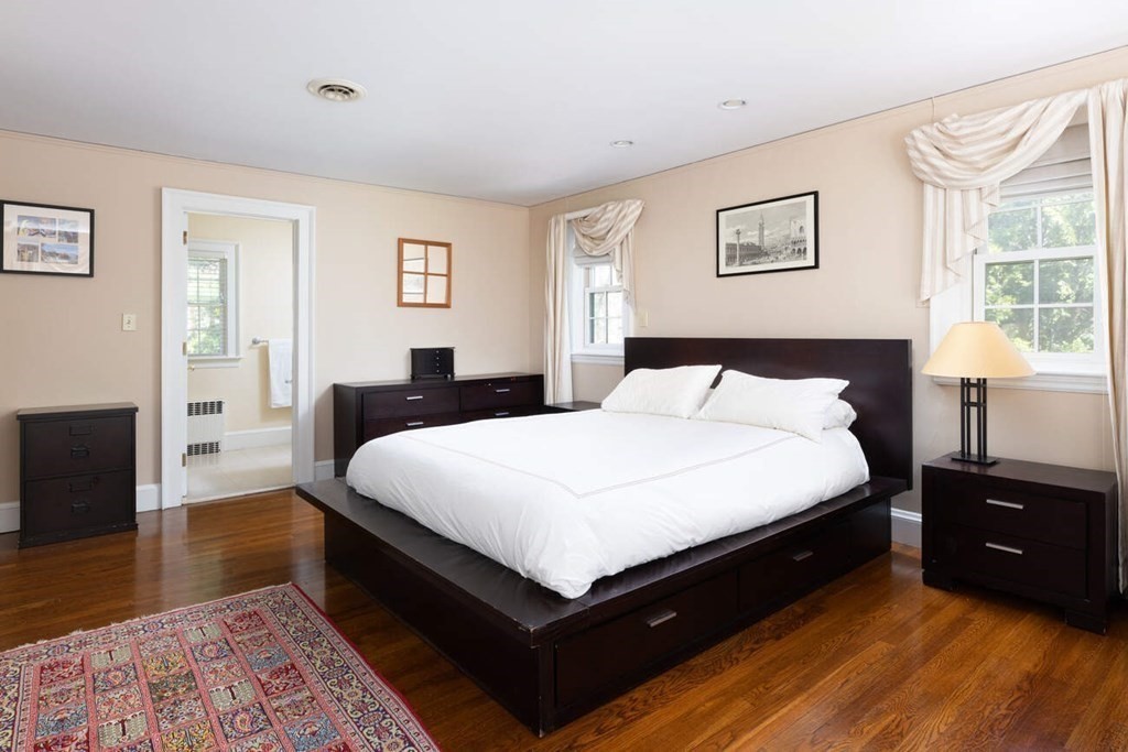 27 Laudholm Road Newton, MA 02458 - Photo 8 of 16