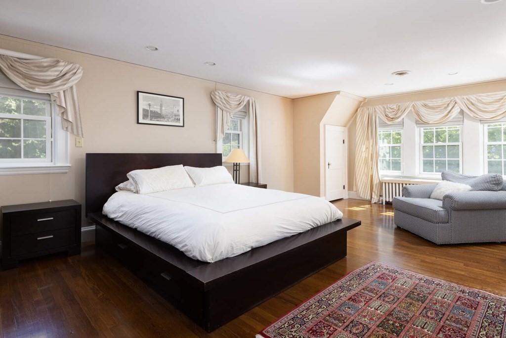 27 Laudholm Road Newton, MA 02458 - Photo 9 of 16